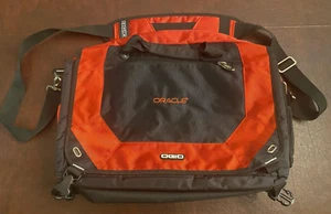Ogio Corporate City Messenger Bag padded sleeve Black/ Red #03507 Oracle Logo - Afbeelding 1 van 8