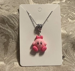 Entzückende rosa Cartoon Spiel Figur KIR Boho trendy Spaß Gold Halskette 18" - Bild 1 von 3