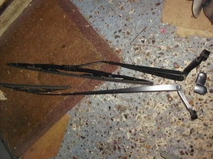 Par de brazos y escobillas limpiaparabrisas delanteros Nissan Note 2009 (E11 Facelift) - Imagen 1 de 2