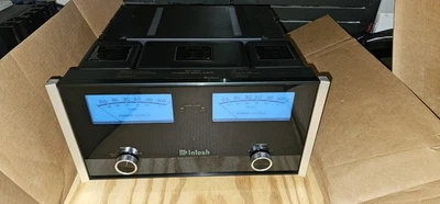 McIntosh MC302 Stereo Power Amplifier 300WPC – Tested – Excellent Condition - Image 1 of 4