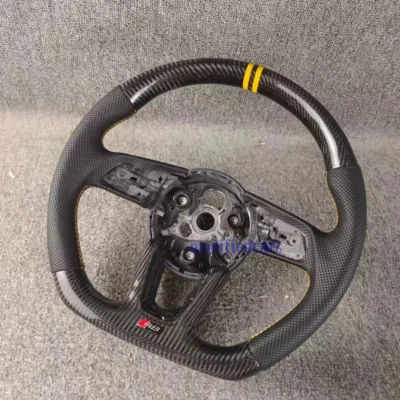 Volante personalizado de cuero perforado de fibra de carbono para Audi A4 2017-2020 Foto 1 de 4
