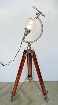Lámpara de pie de acción de gracias estilo vintage trípode lámpara bola de vidrio lámpara grande avión. Foto 1 de 4