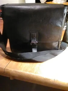 Kenneth Cole Reaction Leather Tablet Bag, new - Picture 1 of 1