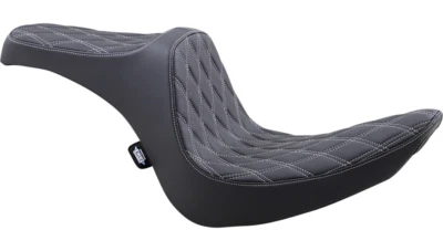 Predator III Seat Double Diamond Black w/ Silver Stitching Harley Softail 06-17 Foto 1 de 2