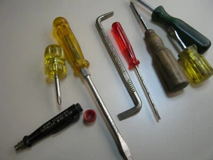 Vergaserschraubzieher Winkelschraubendreher Vierkantdreher 8 Stück Kreutz; flach - Bild 1 von 9