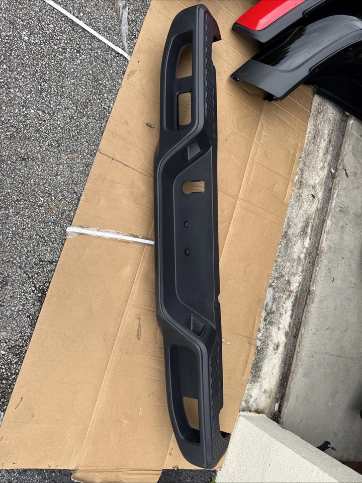 20-25 Jeep Gladiator SPORT Rear Bumper Assy 6MD38RXFAE OE Mopar OEM Factory - Image 1 of 4