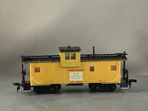 Roco - Union Pacific - Wide Vision Caboose + Wgt # 25515 - Picture 1 of 6