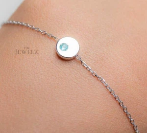 Brazalete de disco minimalista de piedras preciosas esmeralda de 0,05 quilates de oro de 14 quilates - The Jewelz - Imagen 1 de 4