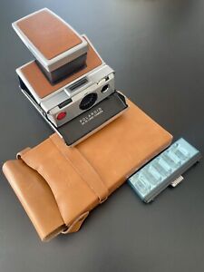 POLAROID SX-70 Land Camera,FILM TESTED WORKING WELL, GREAT COLLECTIBLE CONDITION