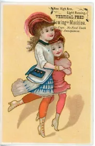Mangiatoia verticale macchina da cucire vittoriana trade card due bambini danzanti Mastai - Foto 1 di 2