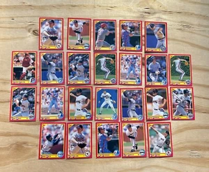 Lotto di 24 carte collezionabili sportive giocatori baseball score vintage anni 90 miste - Foto 1 di 2