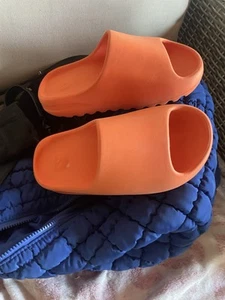 Adidas Yeezy slides ‘Enflame Orange’ 4 - Picture 1 of 4