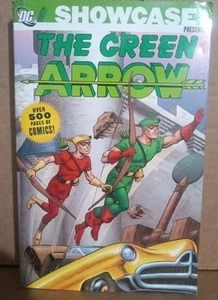 Showcase Presents--Green Arrow Volume One---2004 Paperback - Imagen 1 de 4