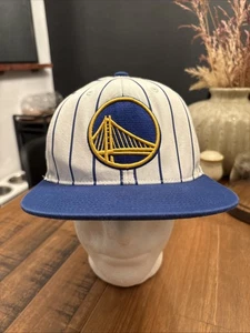 Mitchell & Ness Golden State Warriors Retro Nadelstreifen verstellbar Druckknopflasche Mütze - Bild 1 von 6