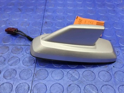 Conjunto de antena de radio satelital suburbana Chevy Tahoe 15-20 plateada GAN OEM Foto 1 de 4