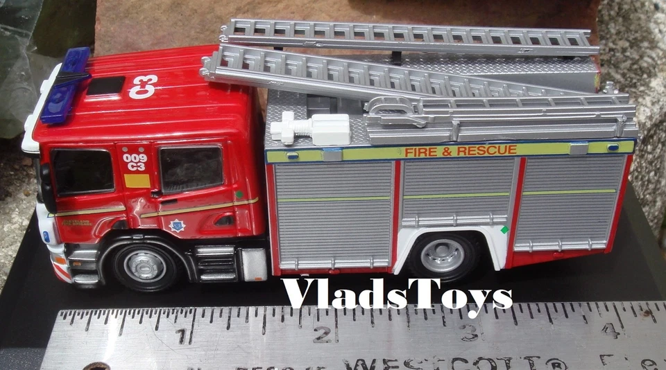Oxford 1/76 Scale Scania Pump Ladder - Cleveland Fire & Rescue 76SFE001 - Image 1 of 4