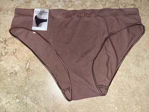 NWT Calvin Klein Mocha QD3960 Seamless Bonded Flex Bikini Panty Small - Picture 1 of 2