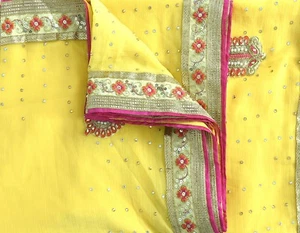 Indio Tradicional Saree Red Malla Mano con Cuentas Amarillo Tela Étnicos Lehenga - Imagen 1 de 3