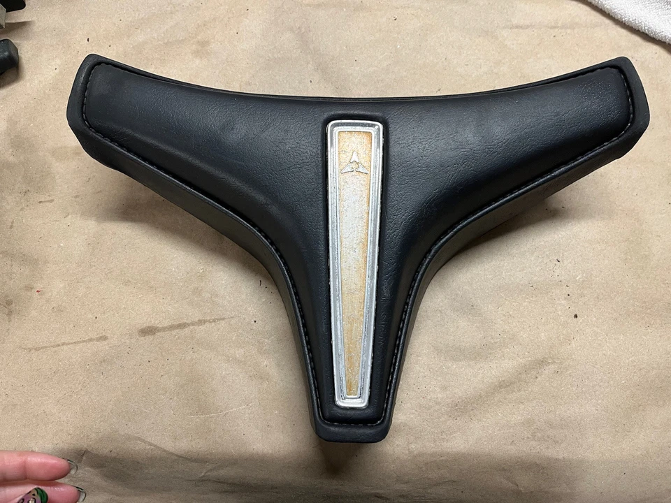 Dodge Dart Swinger Plymouth Duster Valiant Hornpad 73-76 OEM 1973-1976 Foto 1 de 3