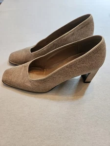 Stuart Weitzman Womens Vintage Block Heel Shoes Beige Pumps Size 8B Geometric - Picture 1 of 14