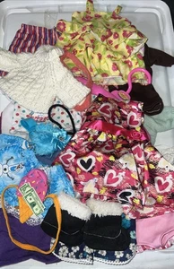 Menge 18 Zoll Puppenkleidung Markenlos Kleider Frozen Rock Pullover Schuhe Handtasche - Bild 1 von 8