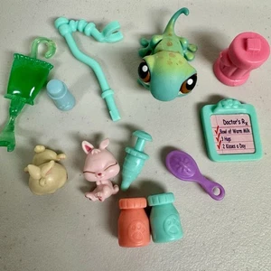 Littlest Pet Shop LPS Rescue Tails Accessories Lot Newborn Bunnies Gecko #111 - Picture 1 of 4