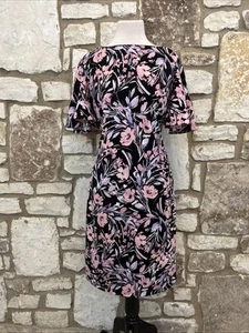 Kasper Damen Blumen weiß rosa schwarz flieder ärmellos Stretch Kleid Gr. 10 - Bild 1 von 5