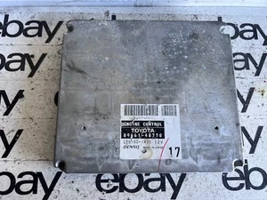 Computadora con motor Toyota Highlander 89661-48770 2005 OEM usada - Imagen 1 de 4