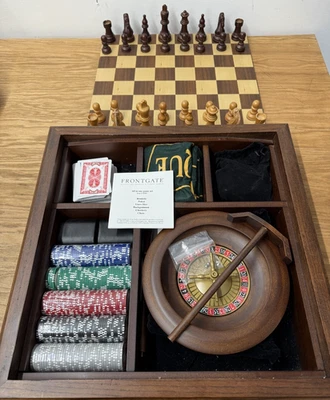 Juego de mesa todo en uno FRONTGATE caoba juego de ajedrez ruleta tarjetas de póker Foto 1 de 4
