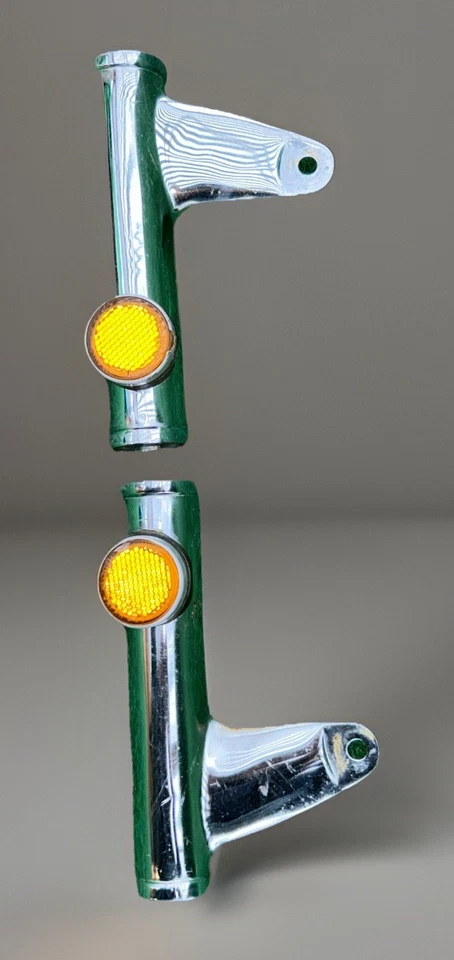 72 Suportes de faróis, refletores e borracha OEM Honda SL125 61312-331-770XW - Imagem 1 de 4