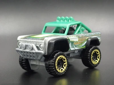 1966-1977 Ford BRONCO 4X4 fuori Strada Personalizzato Argento 1:64 Scala - Immagine 1 di 4