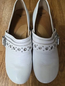 NURSE MATES LEATHER UPPER WHITE 11M CHELSEA SILVER RING BUCKLE ACCENTS GREAT 👍 - Picture 1 of 6