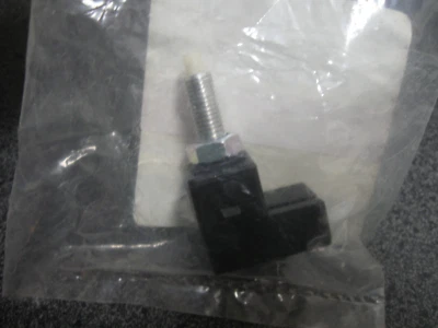 Hyundai 93810 2E000 Stoplamp Brake Light Switch Sonata Elantra Soul Forte New — 第 1/2 张图片
