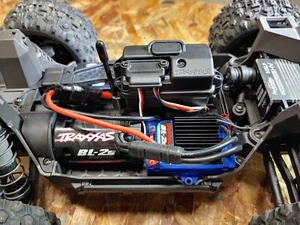 Traxxas Mini XRT/Maxx Sealed Receiver Box Mounting Adapter For 3628 Receiver Box - Picture 1 of 7