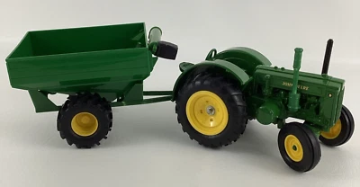 Ertl John Deere 1953 Model D Tractor Farm Country Wagon Large 8" Vehicle Diecast - Image 1 of 4