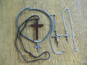VINTAGE CATHOLIC CRUCIFIX & CROSS NECKLACE'S LOT OF 4 - Picture 1 of 4
