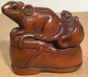 Japanese Boxwood Netsuke - Double Mice/Rats on Shoe #1 - Signed - Picture 1 of 9