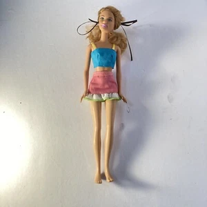 Vintage 1999 Barbie Doll Big Beach Feet Auburn Hair Pink Skirt - Picture 1 of 5