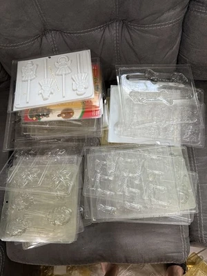 VINTAGE LOT 45 HALLOWEEN THANKSGIVING CHRISTMAS CANDY MOLDS - Image 1 of 4