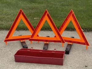 James King Co Roadside Warning Triangles 3 Pack Kit w/ Case Model 1005 Used - Bild 1 von 12