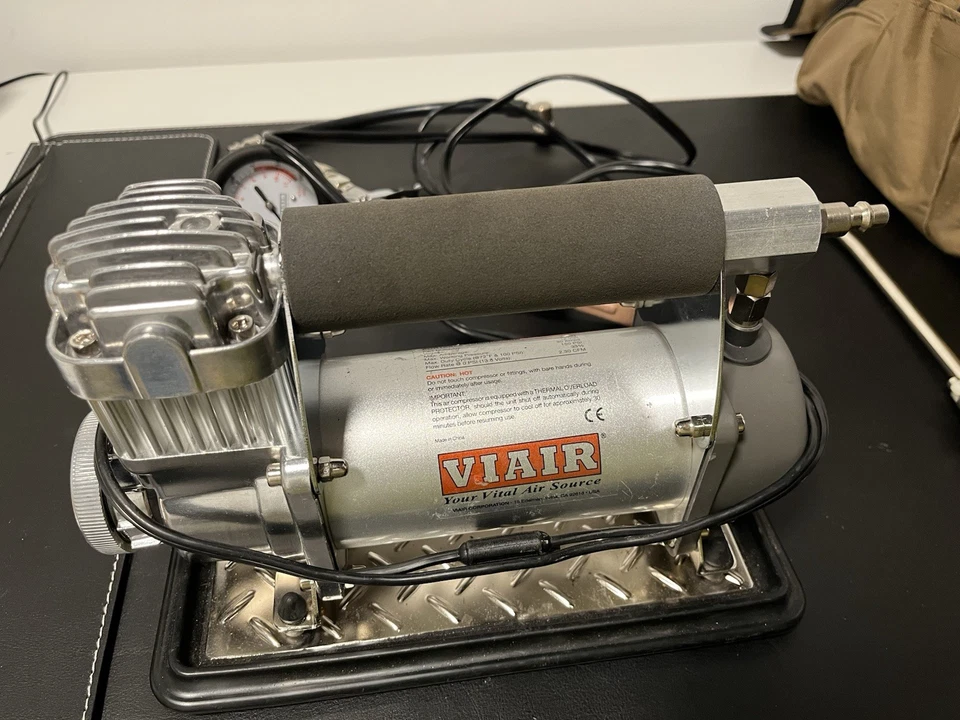 VIAIR 400P-RV/40047 Compresor Portátil Automático, Kit Inflador de Neumáticos, Aire Com... Foto 1 de 4