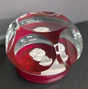 Robert Hamon Briefbeschwerer singende Kamee facettierter Fuß Frau sulfidrot Kunstglas  - Bild 1 von 3