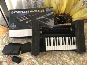 Komplete Kontrol S25 Keyboard Controller MIDI USB mit Box - Bild 1 von 9