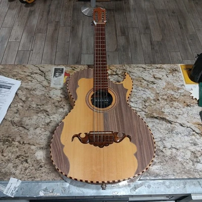 Guitarra Acústica H. Jimenez El Murcielago Bajo Quinto Foto 1 de 4