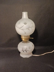 VTG Frosted Glass Gone with the Wind Hurricane Boudior Lamp GWTW - Picture 1 of 11
