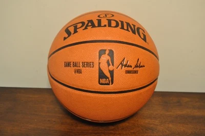 SPALDING ADAM PLATA NBA RÉPLICA JUEGO PELOTA SERIE 29.5” BALONCESTO-IN O OUTDOOR Foto 1 de 3