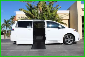 2018 Toyota Sienna SE BraunAbility Power Foldout Handicap Wheelchair Ramp Van - Picture 1 of 12