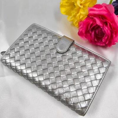 Cartera limitada Bottega Veneta Maxi Intrecciato plateada RFID auténtica excelente Foto 1 de 4