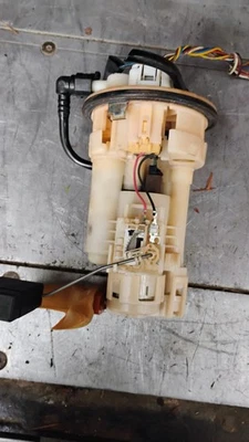 Bomba de gasolina Toyota Corolla o Matrix 2003 a 2005 bomba de combustible Foto 1 de 4