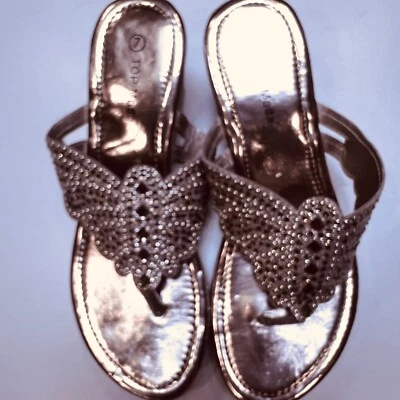Top Moda Sandal Womens 7 Studs Rhinestones Wedge Flip flop style - Image 1 of 4